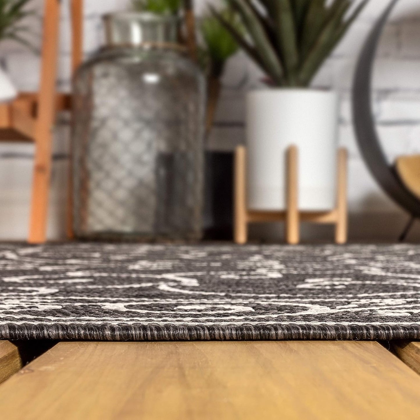 JONATHAN Y Vintage Filigree Indoor Outdoor Square Area Rug 4X4 Black/Gray, Charleston Textured Weave for Backyard, Patio, Porch, Easy-Cleaning, High Traffic, Pet-Friendly, Non-Shedding (SMB106G-4SQ)