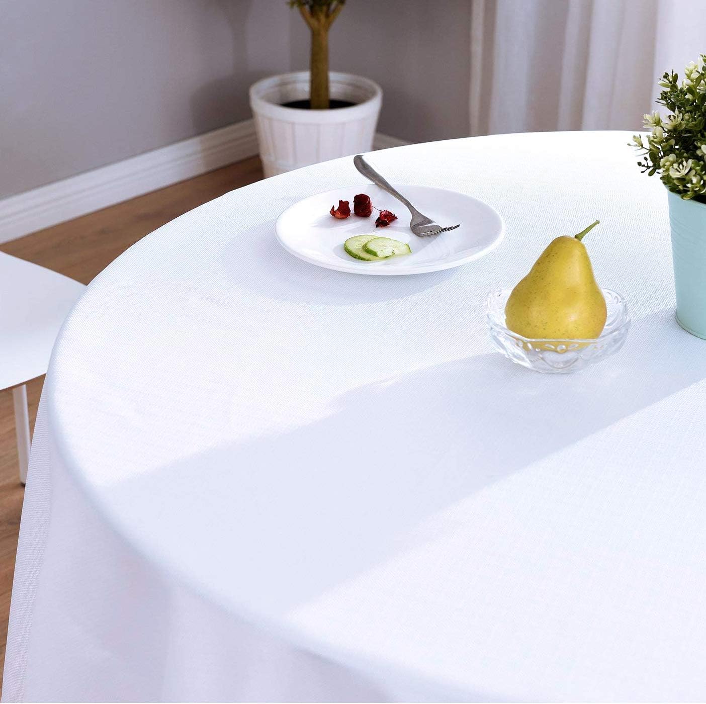 Surmente 132 inch Round tablecloths -10 Pack White Round Table Cloths, Polyester Fabric Table Covers for Weddings, Banquets, or Restaurants