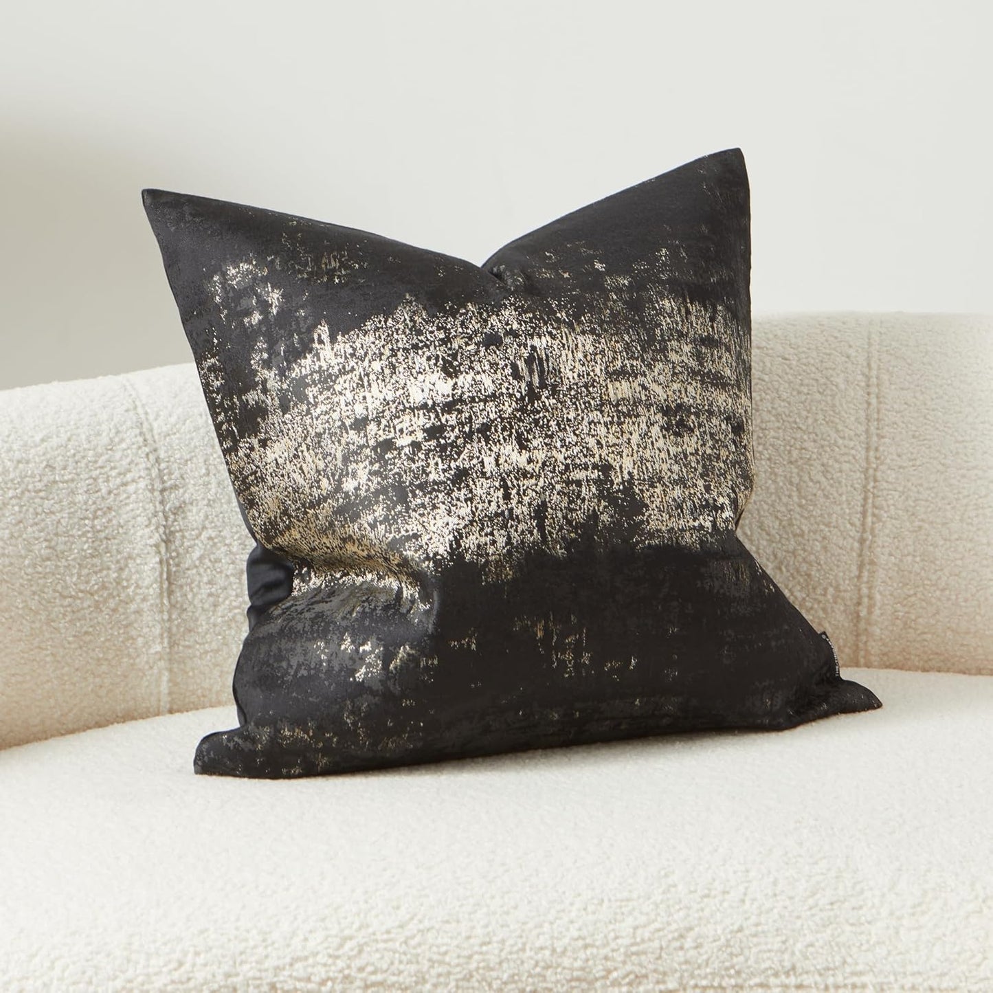 THE-TINOART Black & Gold Modern Luxury Pillow Cover 20x20 - Jacquard Embroidery with Metallic Thread, Reversible Decorative Throw Pillow Cover for Sofa/Bed, Velvet Backing