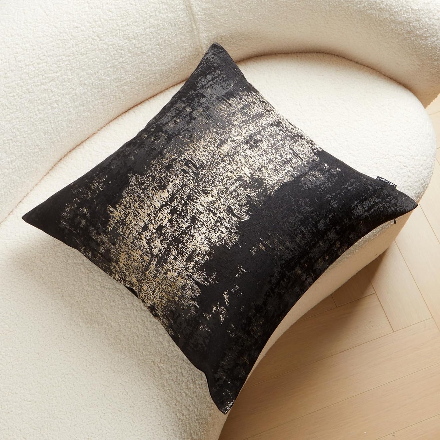 THE-TINOART Black & Gold Modern Luxury Pillow Cover 22x22 - Jacquard Embroidery with Metallic Thread, Reversible Decorative Throw Pillow Cover for Sofa/Bed, Velvet Backing