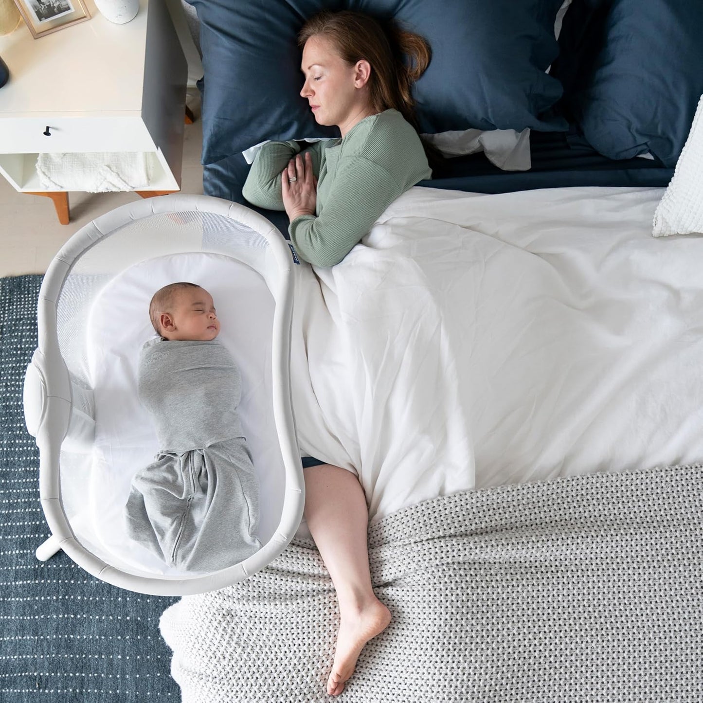 HALO BassiNest Swivel Sleeper 3.0 – Over-Bed Baby Bassinet with 360 Rotation, Adjustable Height, Breathable Mesh, Safe Close Sleeping, Lowering Wall for Easy Access, Feeding & C-Section Recovery