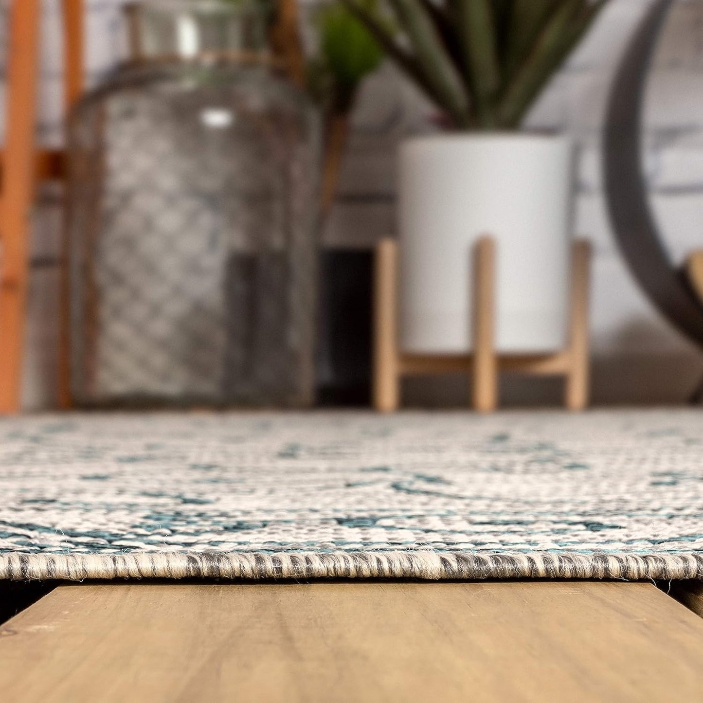 JONATHAN Y Vintage Filigree Indoor Outdoor Round Area Rug 9 Ft Gray/Teal, Charleston Textured Weave for Backyard, Patio, Porch, Easy-Cleaning, High Traffic, Pet-Friendly, Non-Shedding (SMB106E-9R)