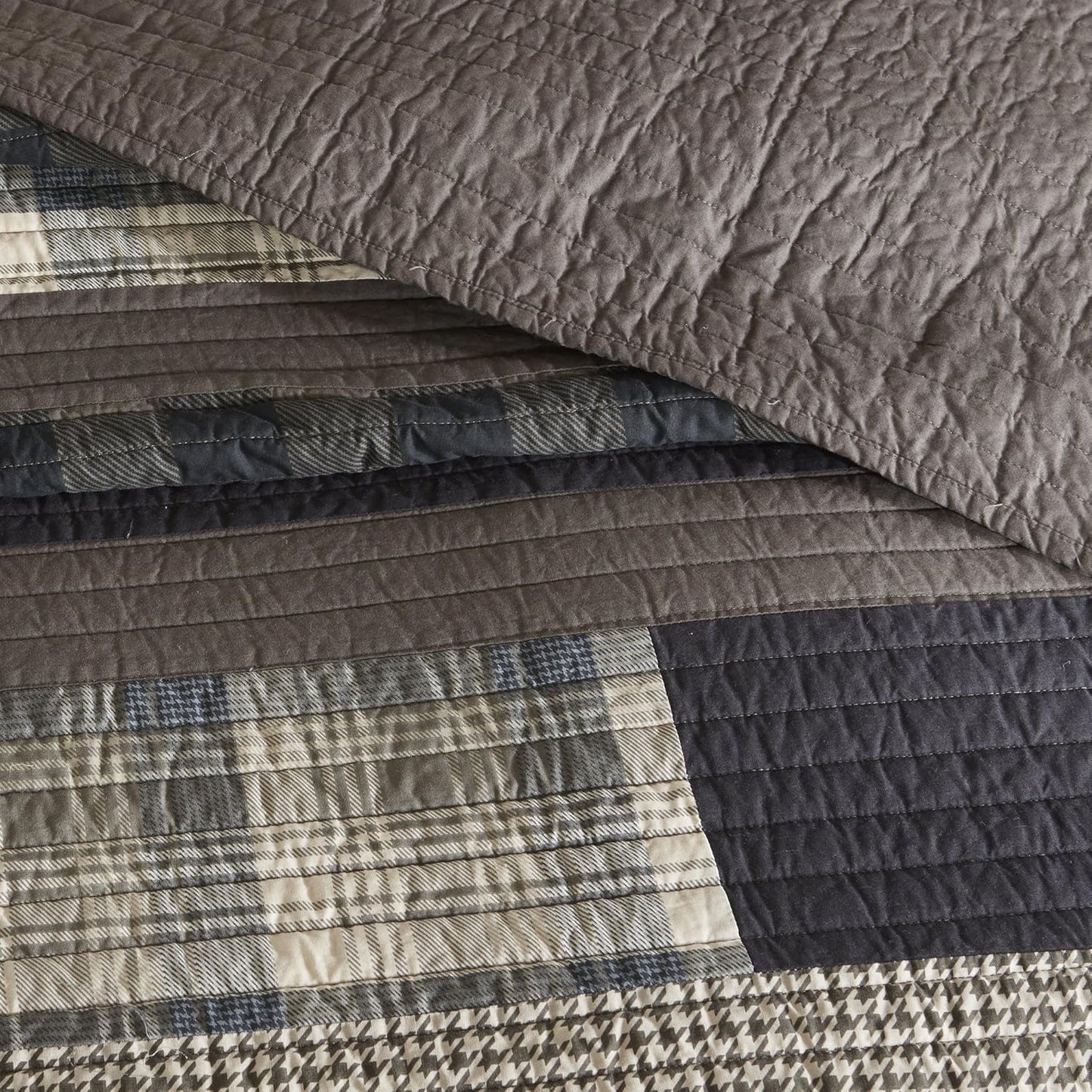 Woolrich Reversible Quilt Set - Cottage Styling Reversed to Solid Color, All Season Lightweight Coverlet, Cozy Bedding Layer, Matching Shams, Oversized King/Cal King, Winter Plains Stripes Taupe